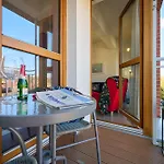 Апартаменты Golden Hour - Platan Tower 36 *